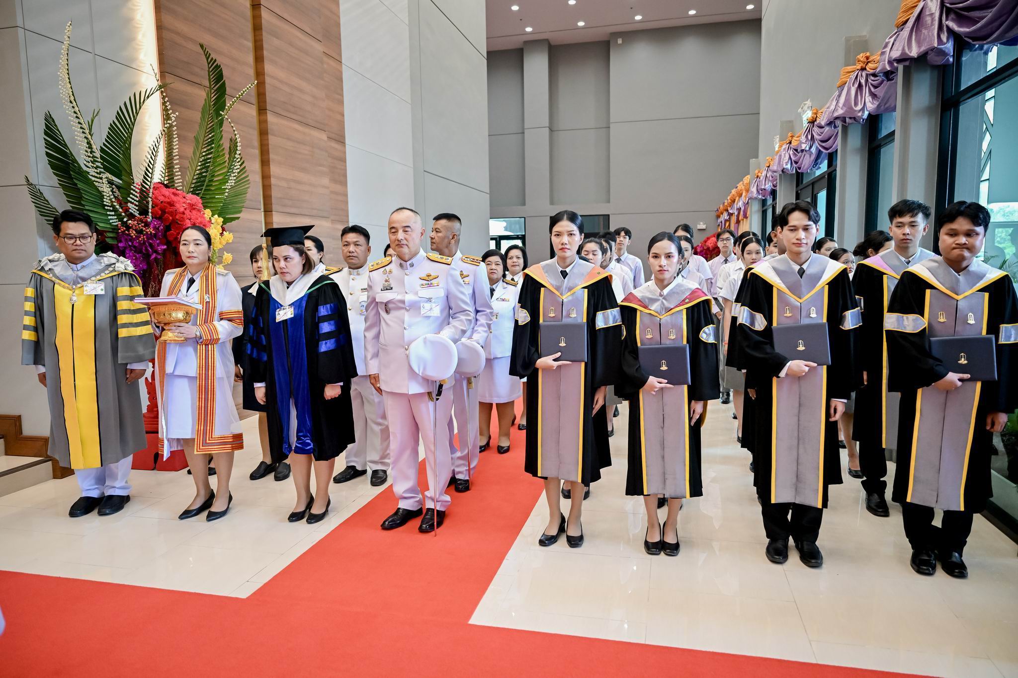ผู้บริหารนำนิสิตกองทุนฯ เข้าเฝ้าฯ